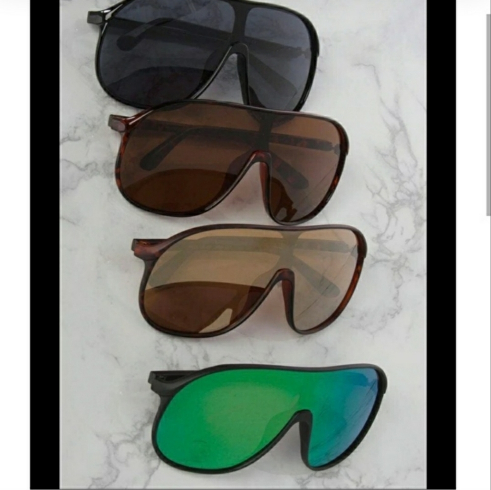 MEN ONE PAIR OF Black and ONE PAIR of Green